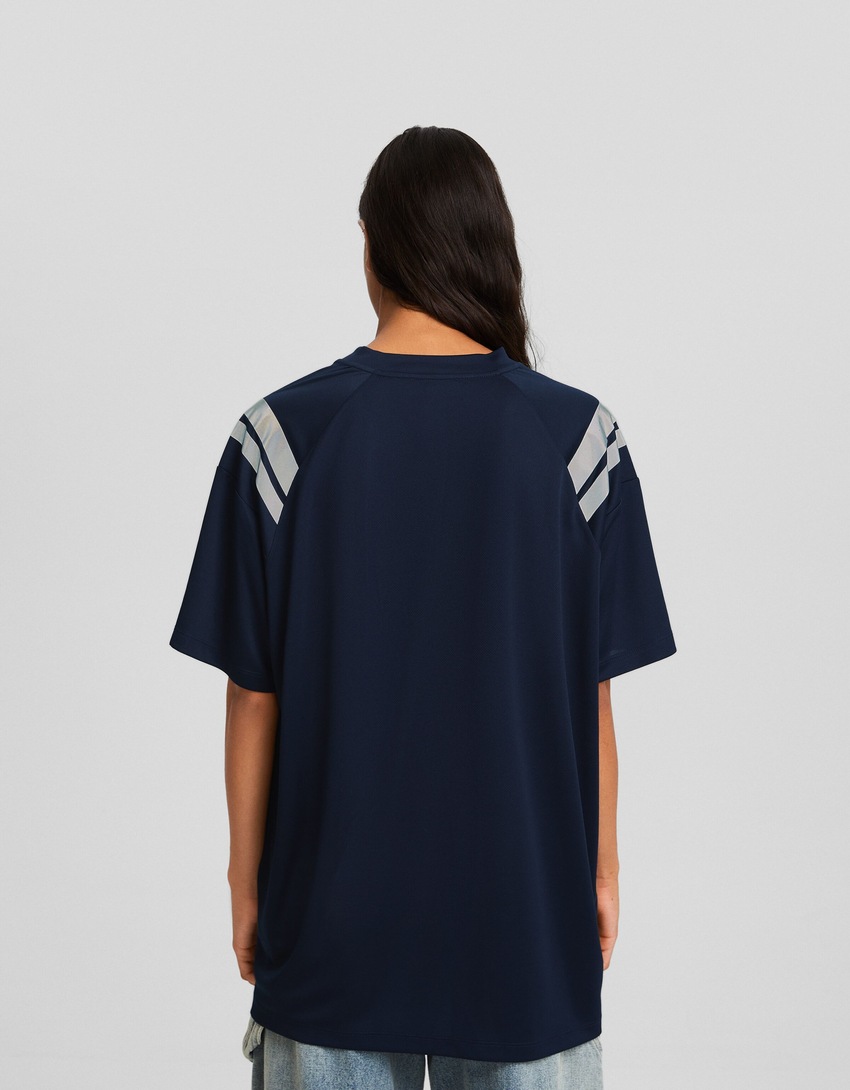 Camiseta oversized de manga curta com estampa de futebol