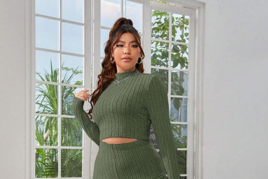 uliaque - Plus Size Set: Lange Mouw Mock Neck Effen Geribbelde Crop Top + High Rise Bootcut Broek