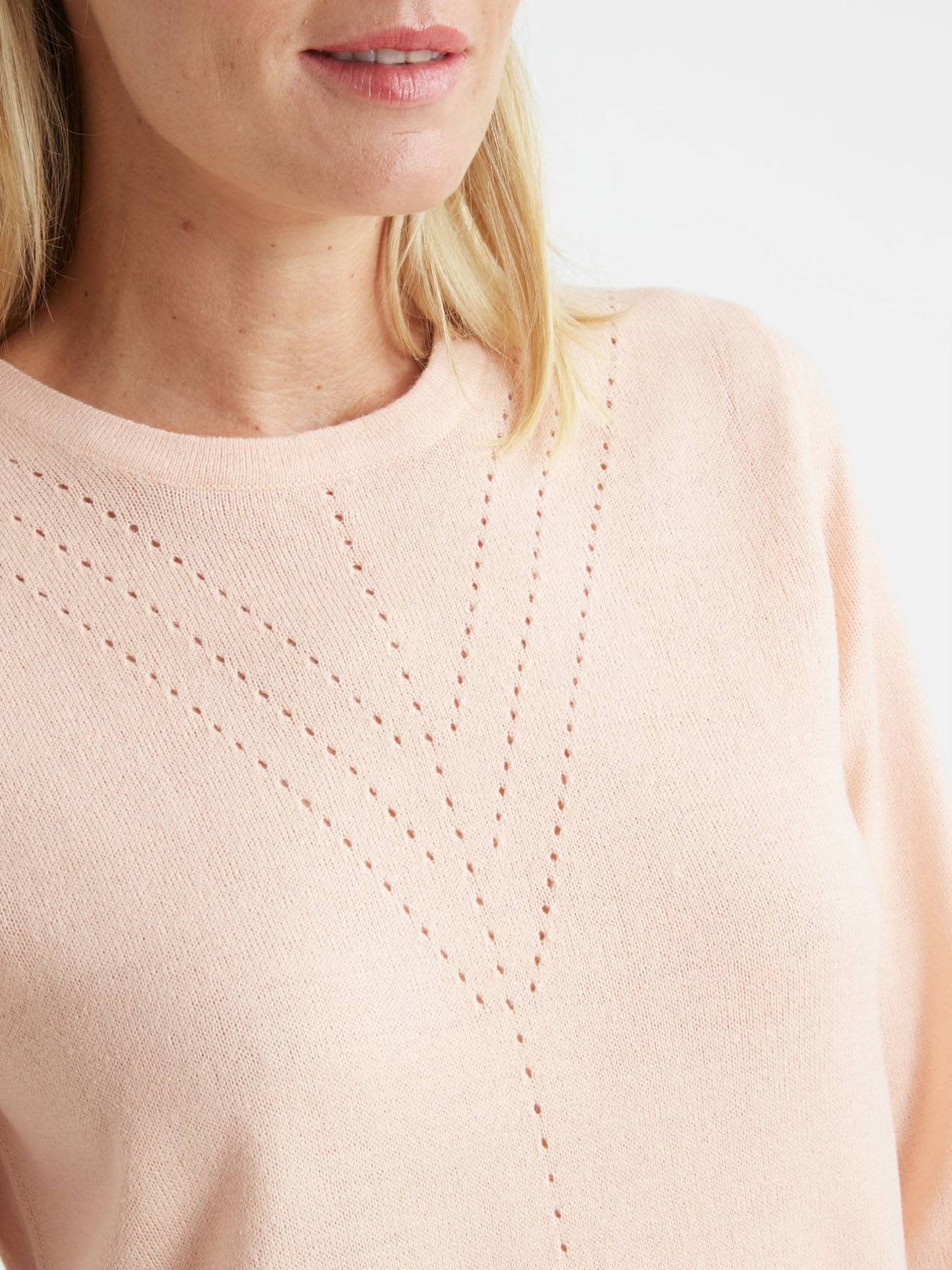 Pull encolure ronde avec jeu d'ajouré