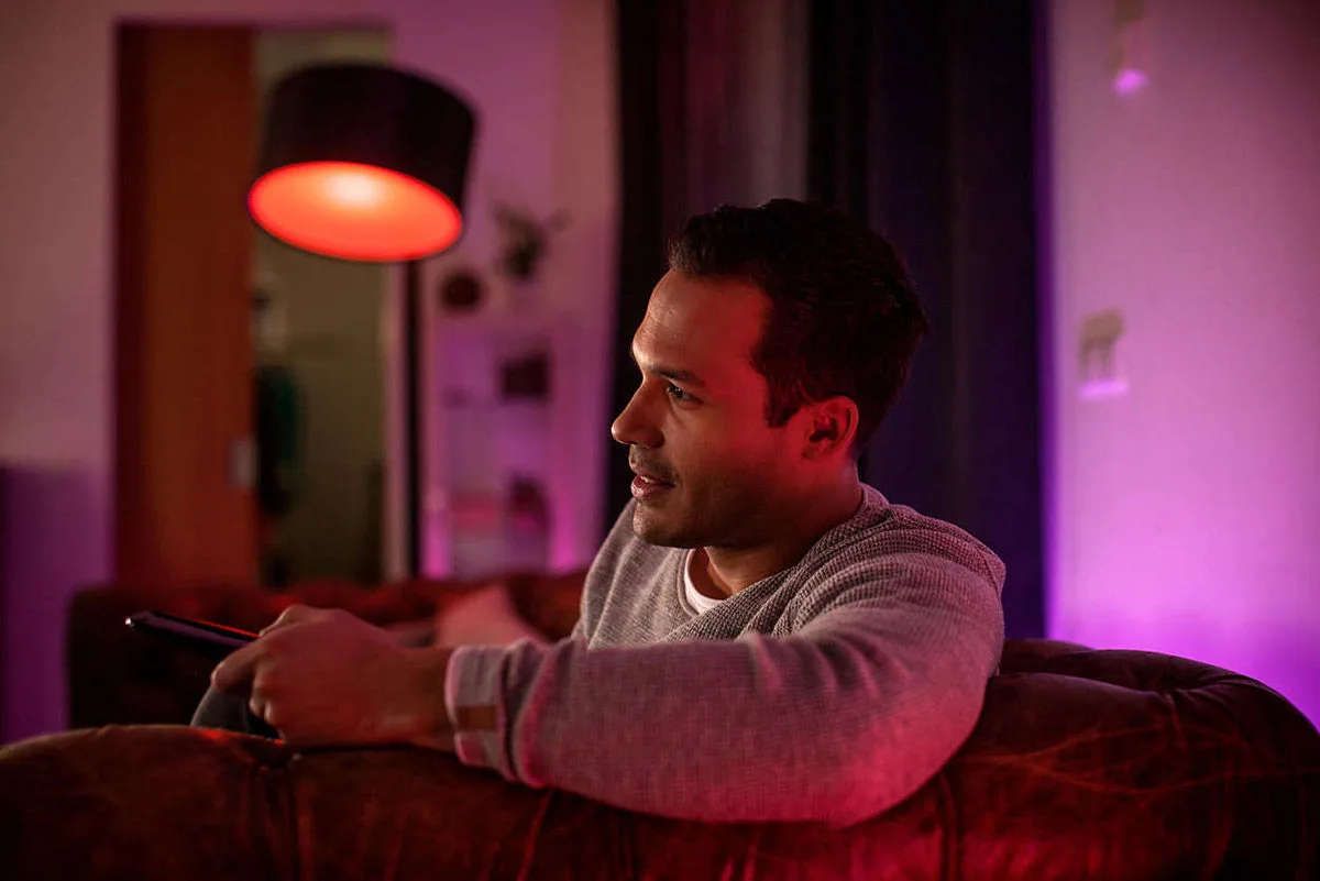 Philips Hue White and Colors Flamme E14 Bluetooth Ampoule connectée