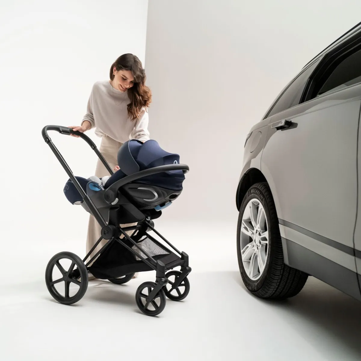 Cybex Siège d’Auto Cloud G Lux 4-35lb - Moon Noir