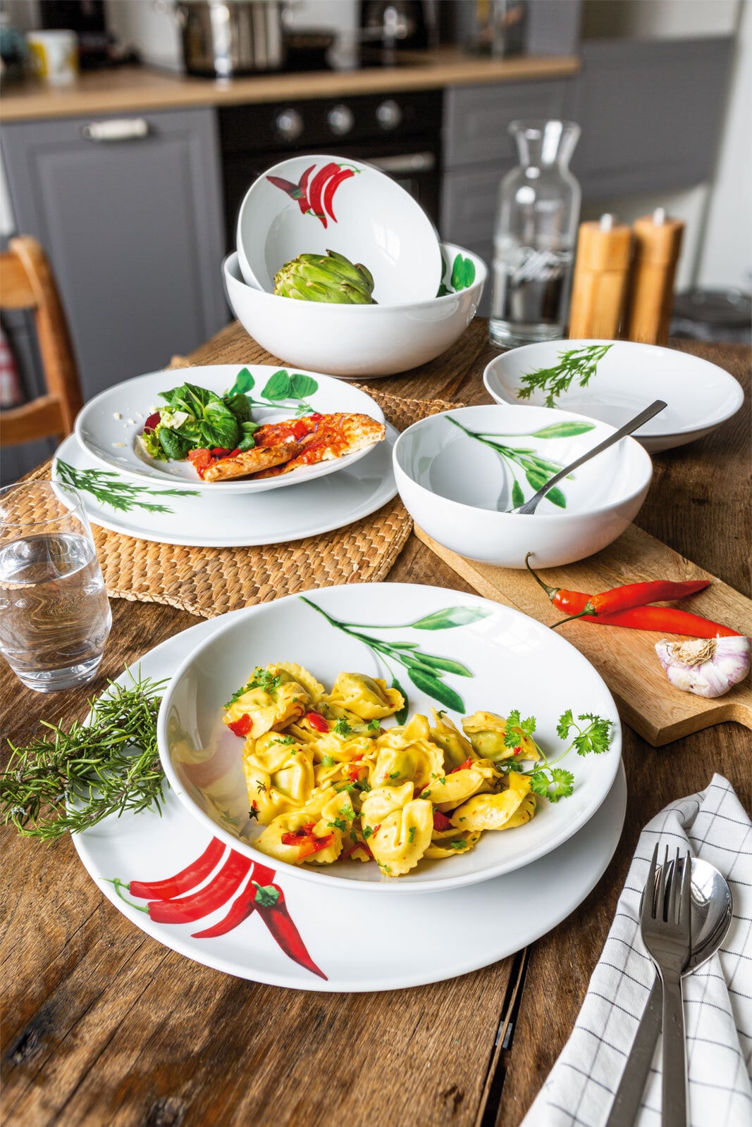CreaTable Pizzateller KRÄUTER CHILLI 33 cm Porzellan weiß