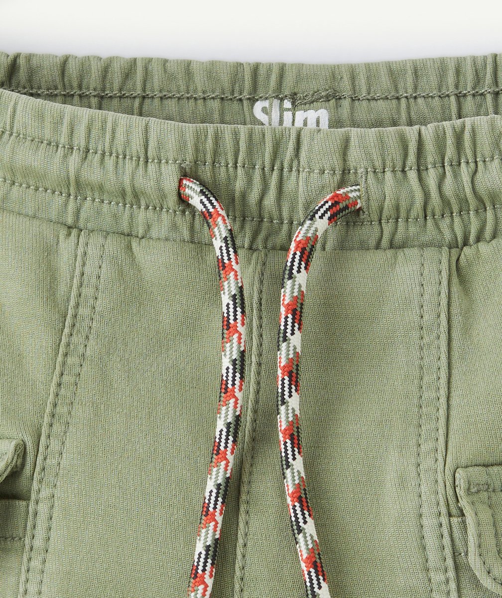 pantalon relax garçon en viscose responsable kaki avec poches
