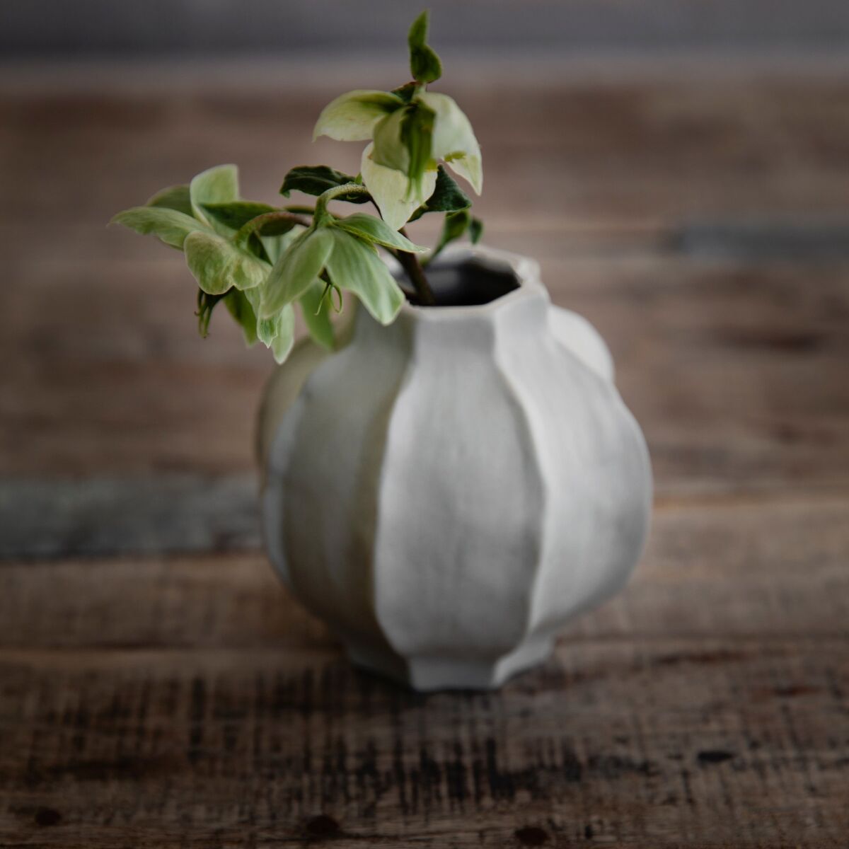 Vase bucklig rand, 14 cm, stentøy