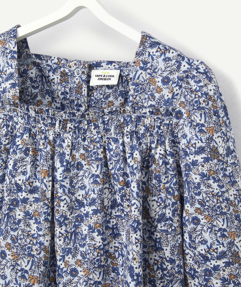 LA BLOUSE BLEUE FLEURIE EN COTON AVEC COL CARRÉ