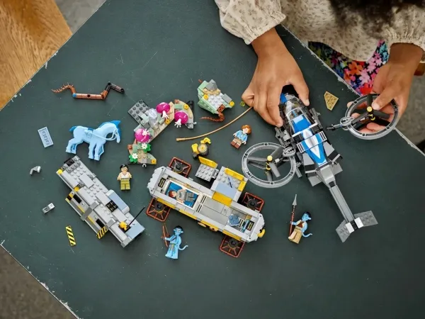 LEGO Avatar 75573 Svævende bjerge: Station 26 og RDA Samson