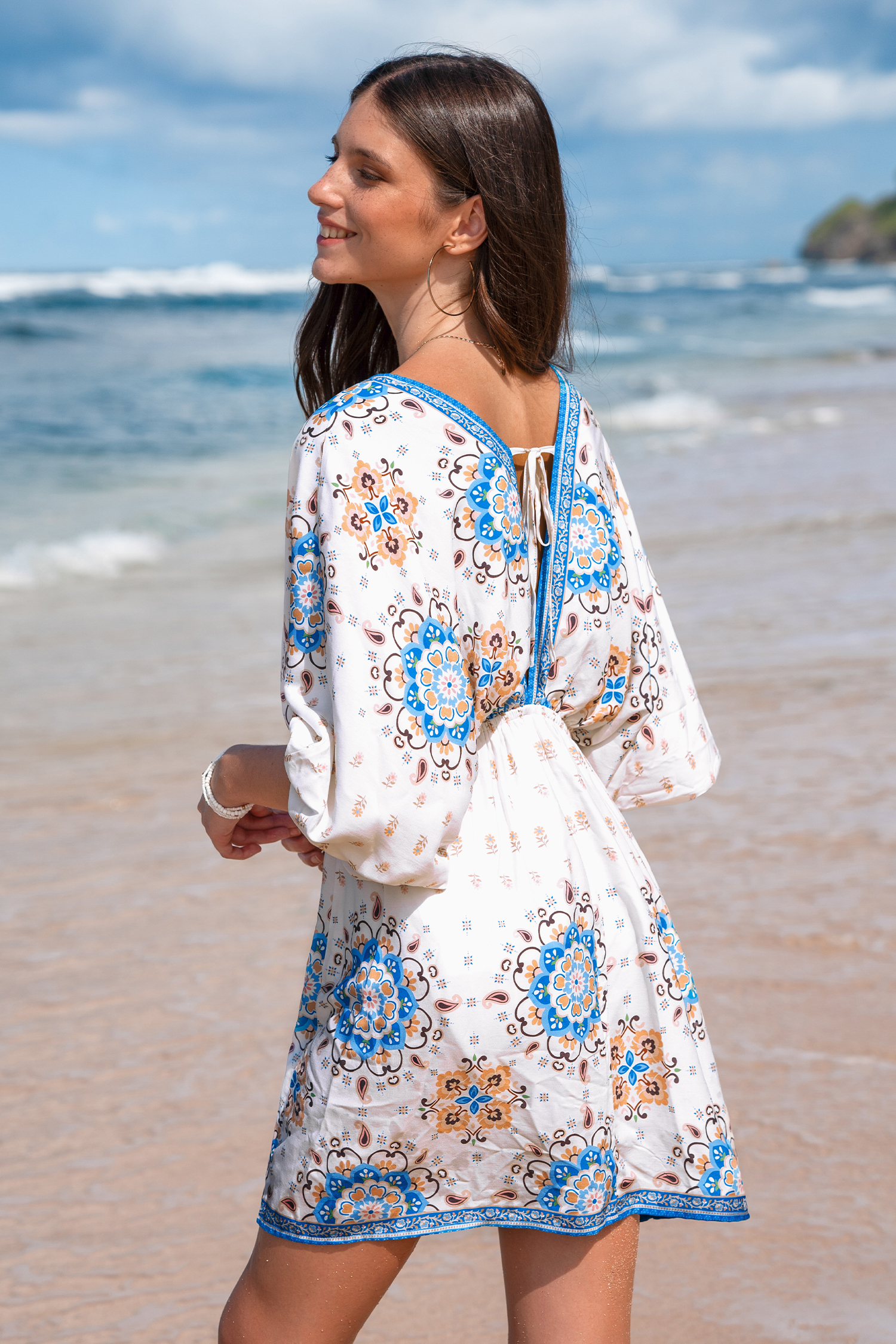Robe mini avec col plongeant et manches blouson boho