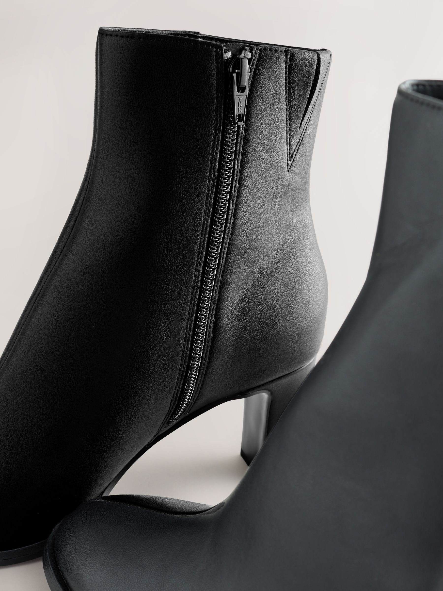 Zwart - Forever Comfort® - Enkellaarzen met blokhak