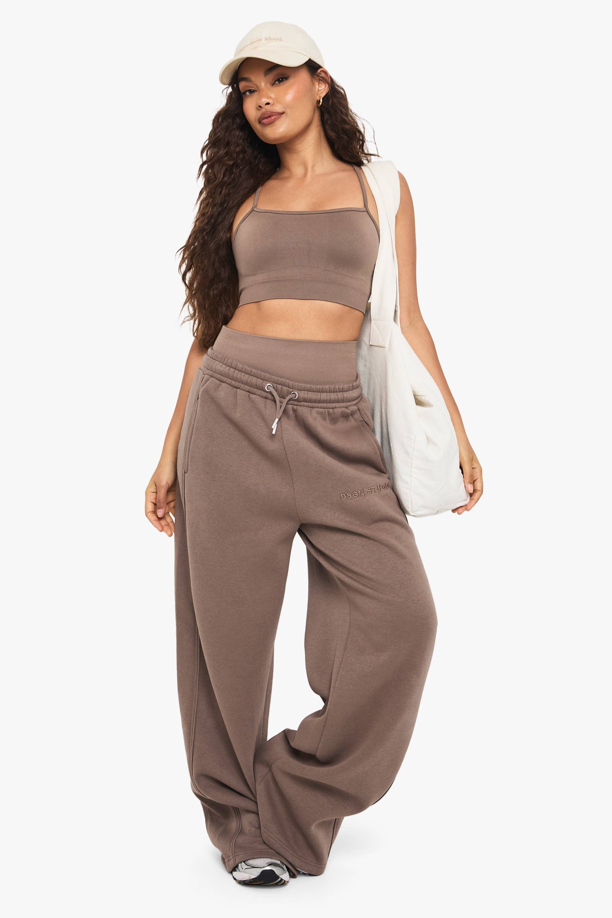 boohoo Boohoo Basics Soutien-gorge de sport léger, rembourré et à maintien optimal en côtes sans couture