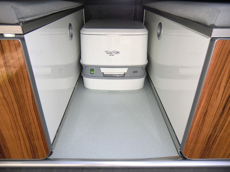 Porta Potti 335 tragbare Campingtoilette - Mit Hold Down Kit - Weiß