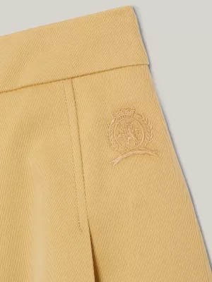 Minissaia chino plissada com cinto e modelagem flare
