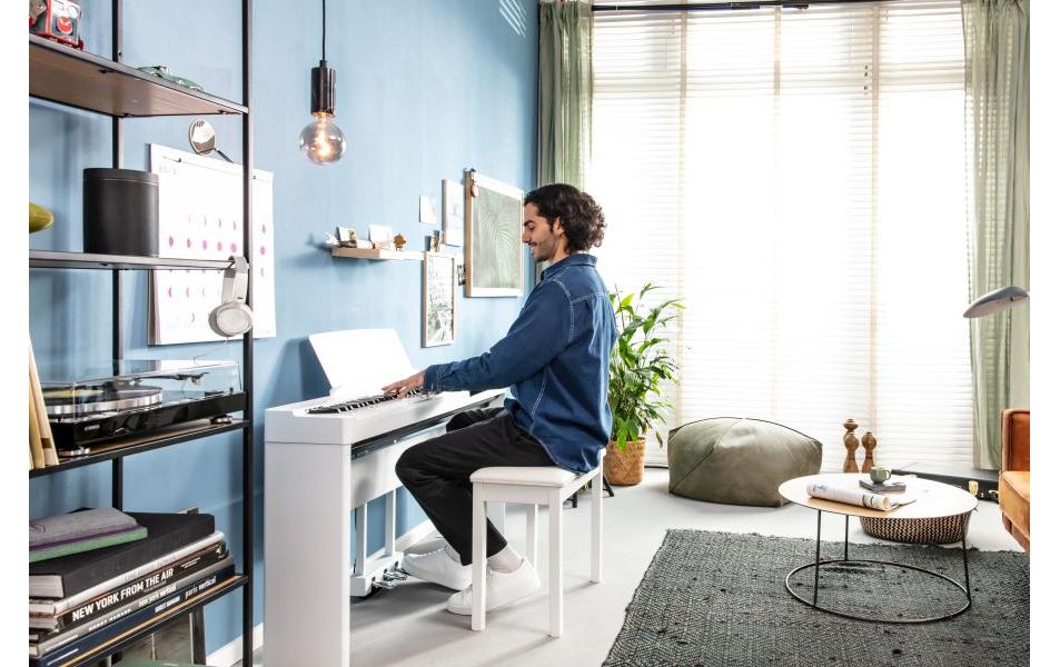 E-Piano P-225WH<br>Kompaktes Digitalpiano mit Klang und Funktionen für fortgeschrittene Spieler