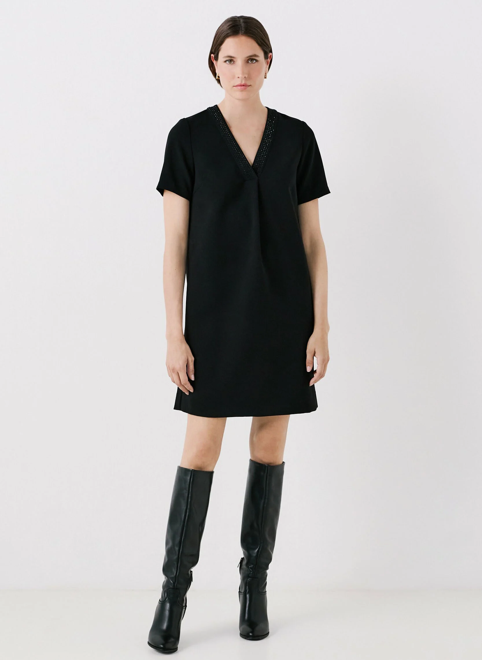 RAMELA2 - Robe courte droite à col v| Noir