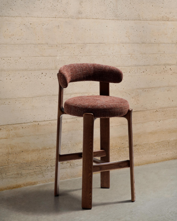 Kave Home Granite barkruk H75 donker essenhout, bruin chenille