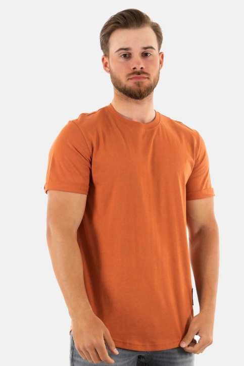 Tee shirt calvin klein jeans badge round hem tee gan auburn