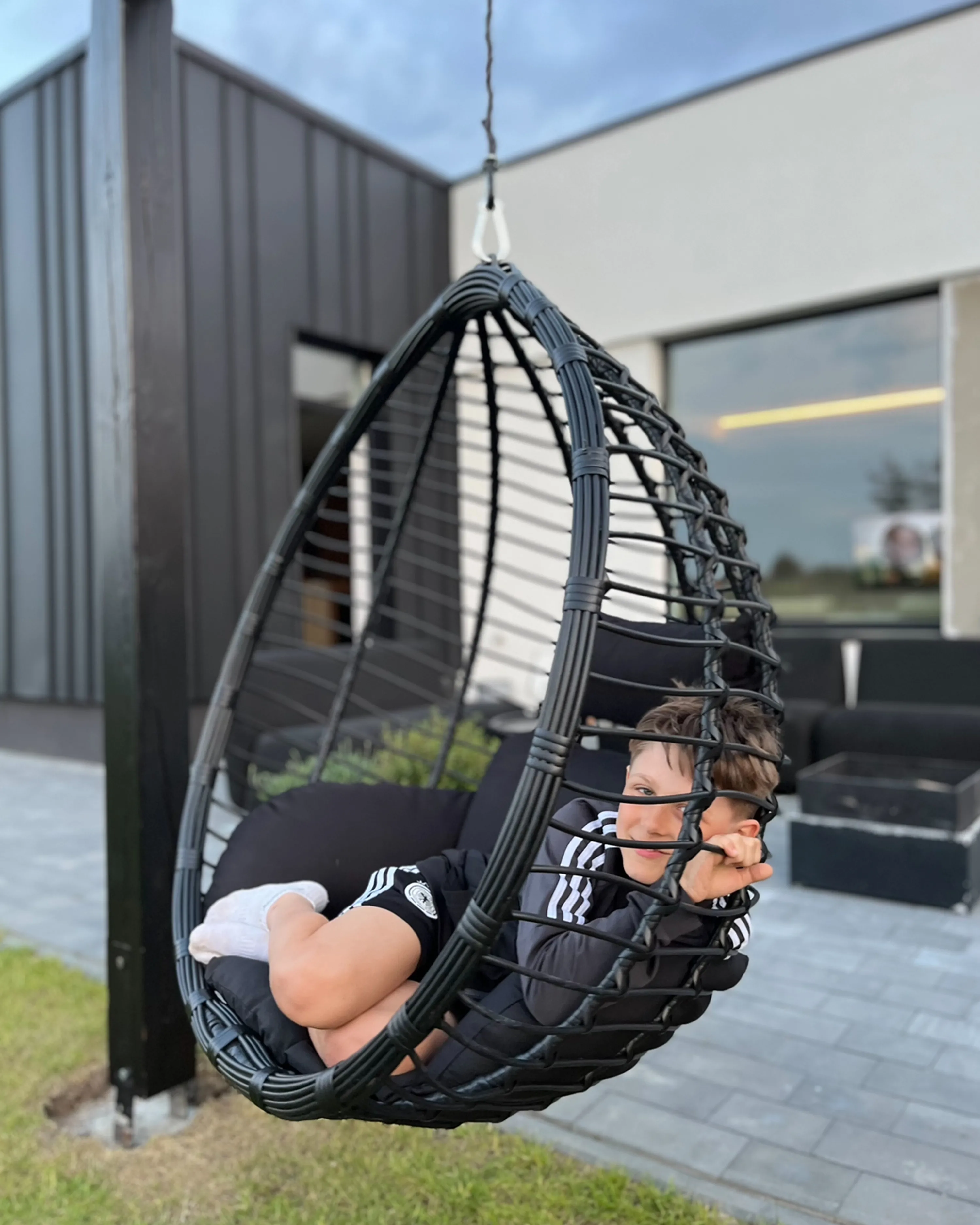 Hangstoel TOLLO PE rotan Zwart