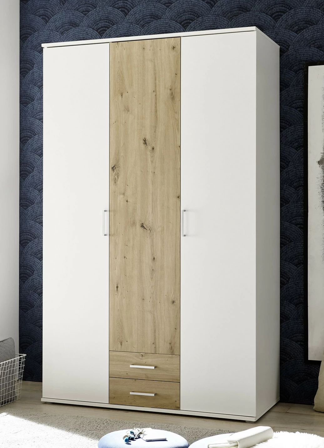 Moderner Kleiderschrank auf Wunsch mit Aufbau-Service