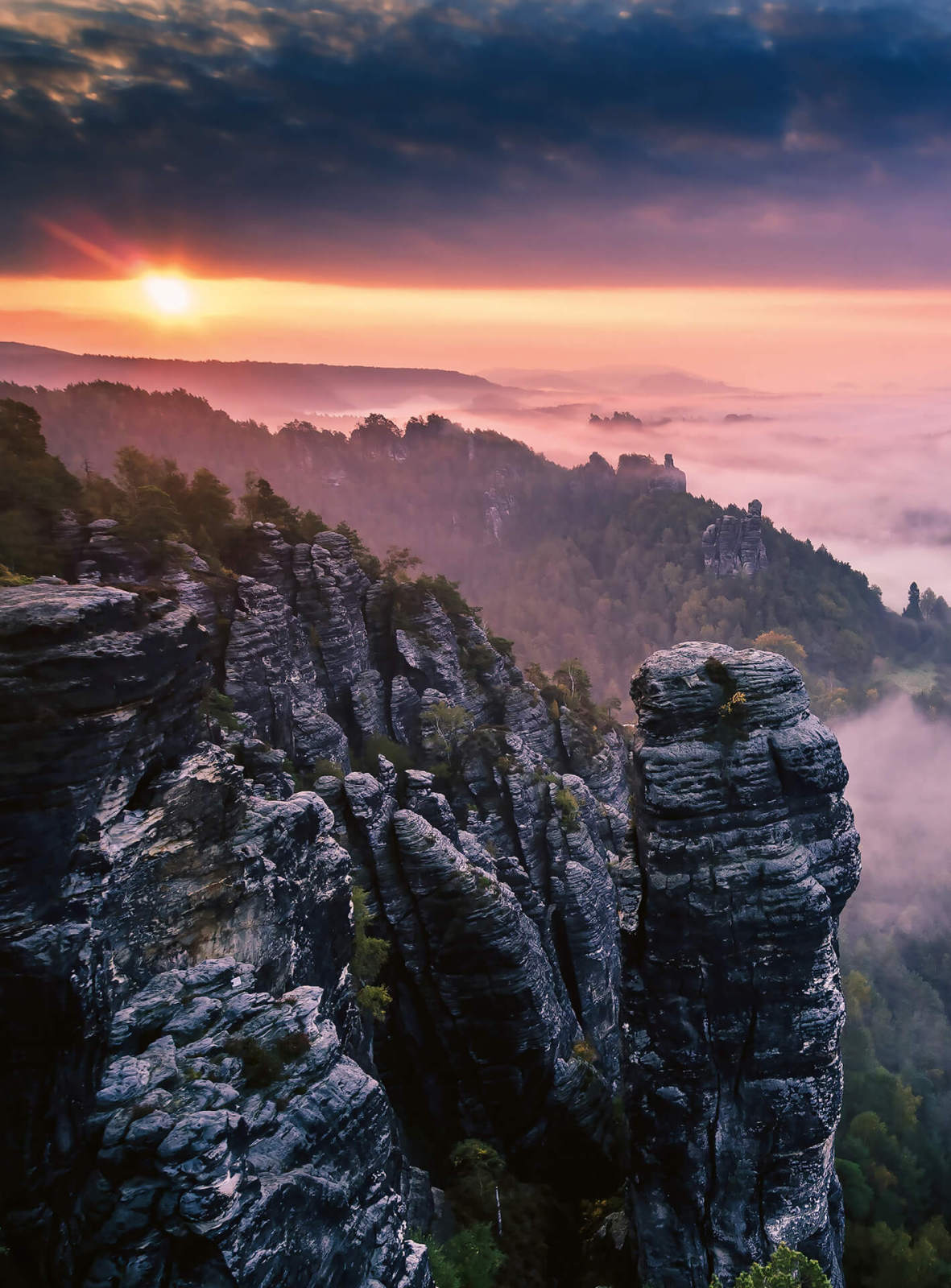 Fototapete DESIGNWALLS 2.0 - grau-grün - Berge - 2,6 Meter