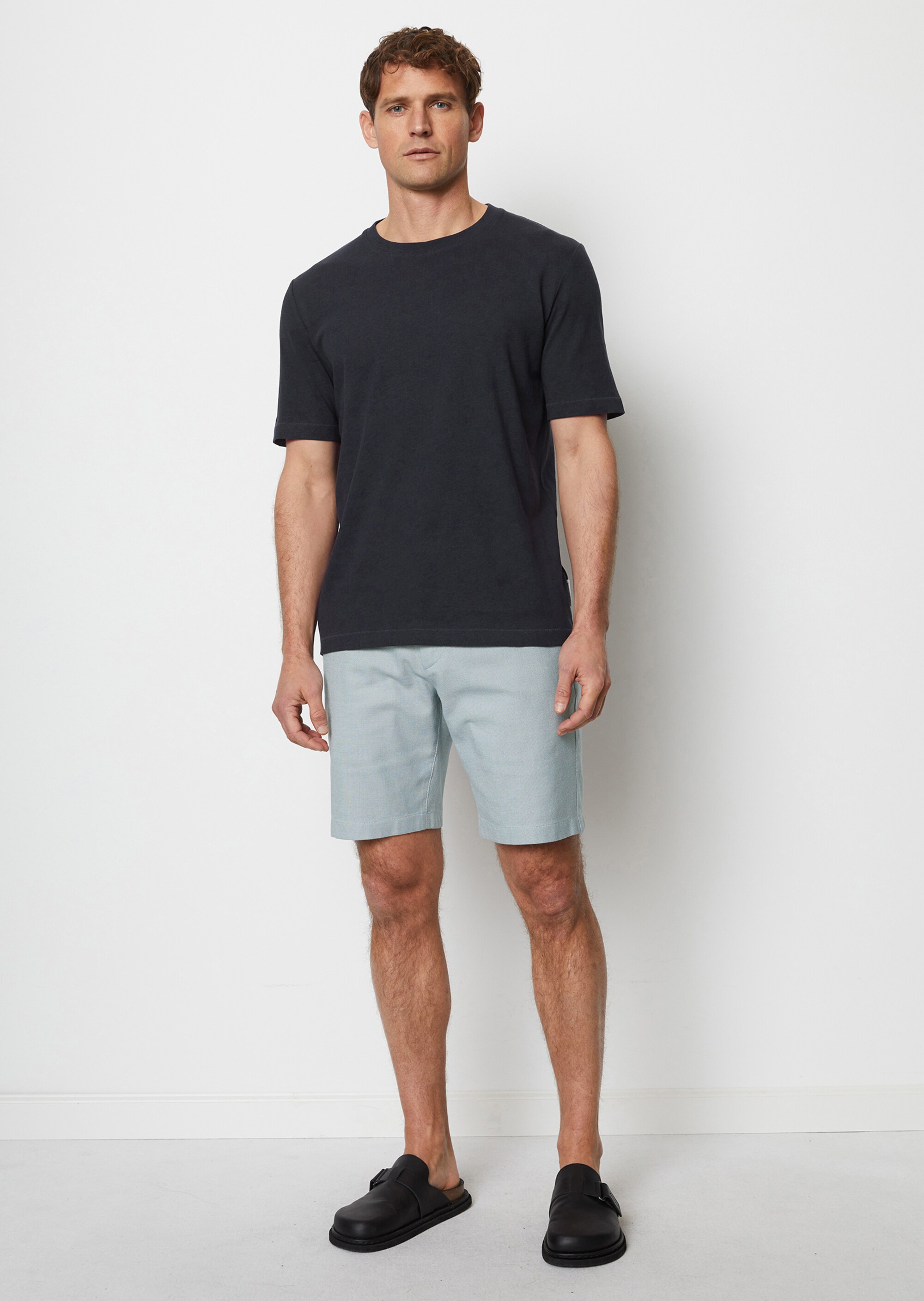 T-Shirt regular aus Bio-Baumwolle und Leinen