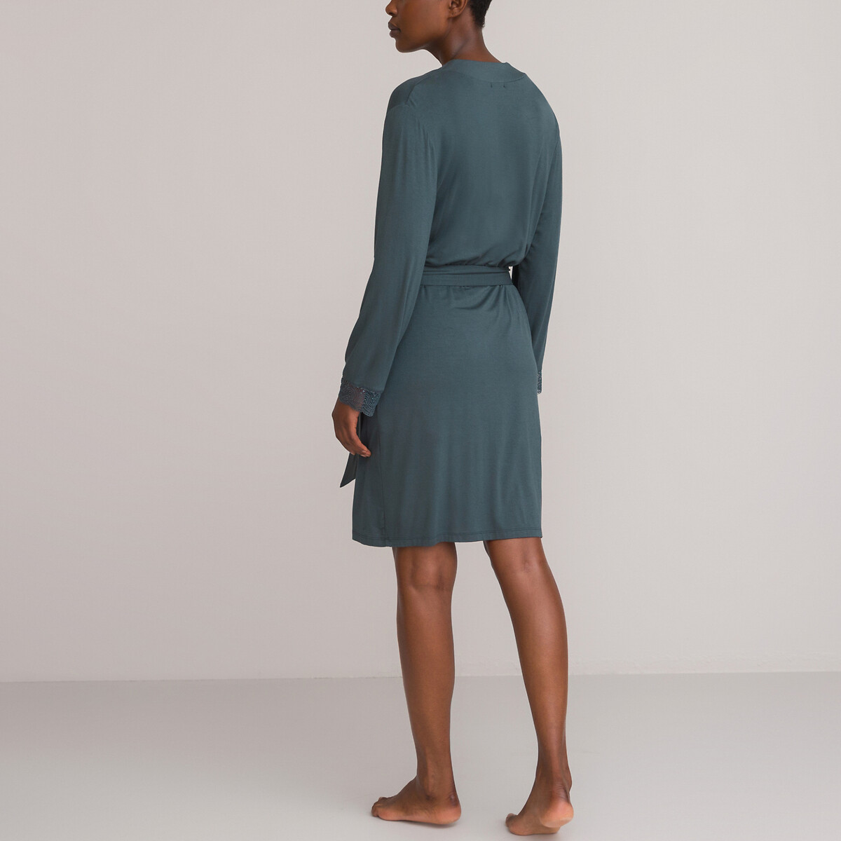 ANNE WEYBURN<br>Kimono em tricô, detalhes em kanth