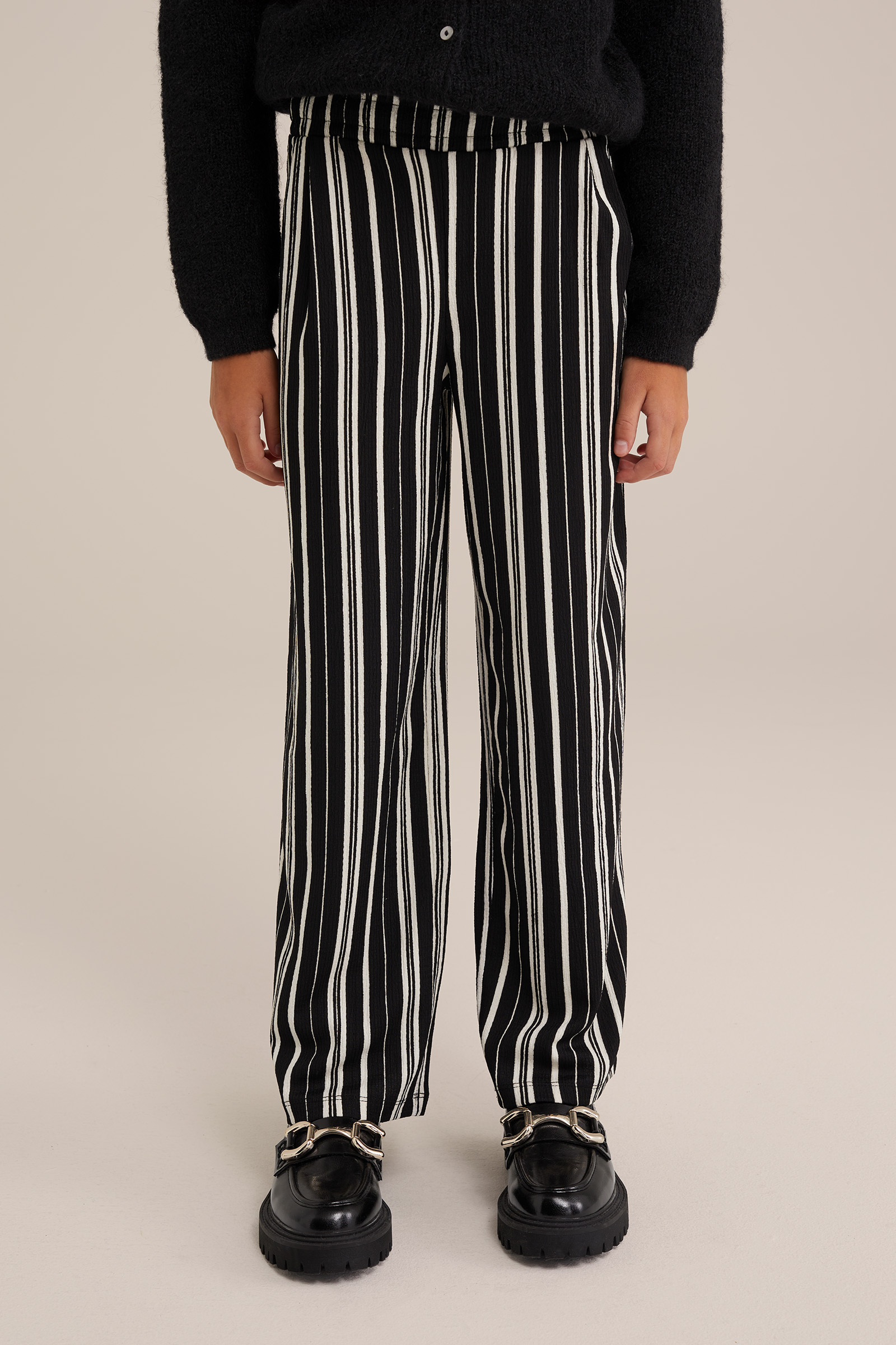 Meisjes straight fit broek met dessin WE Fashion Zwart