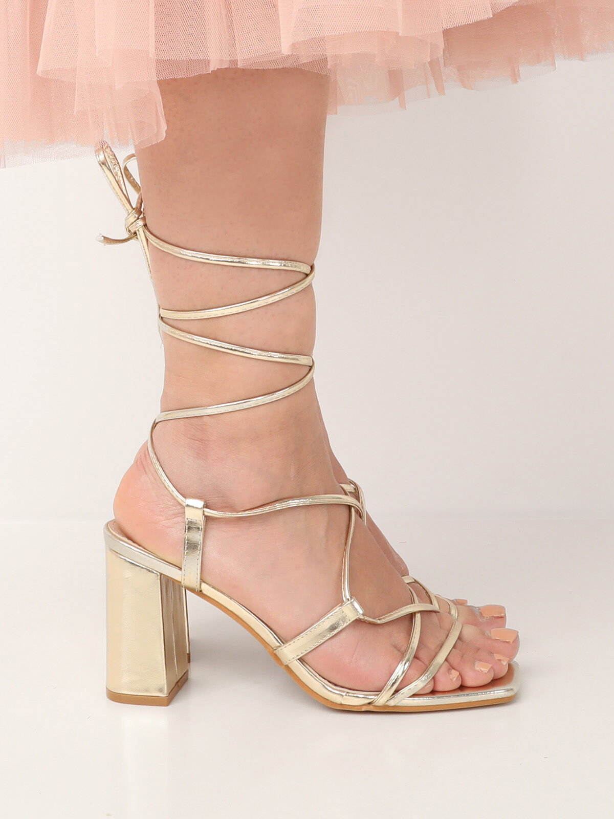 Sandales à talons et lacets- Doré