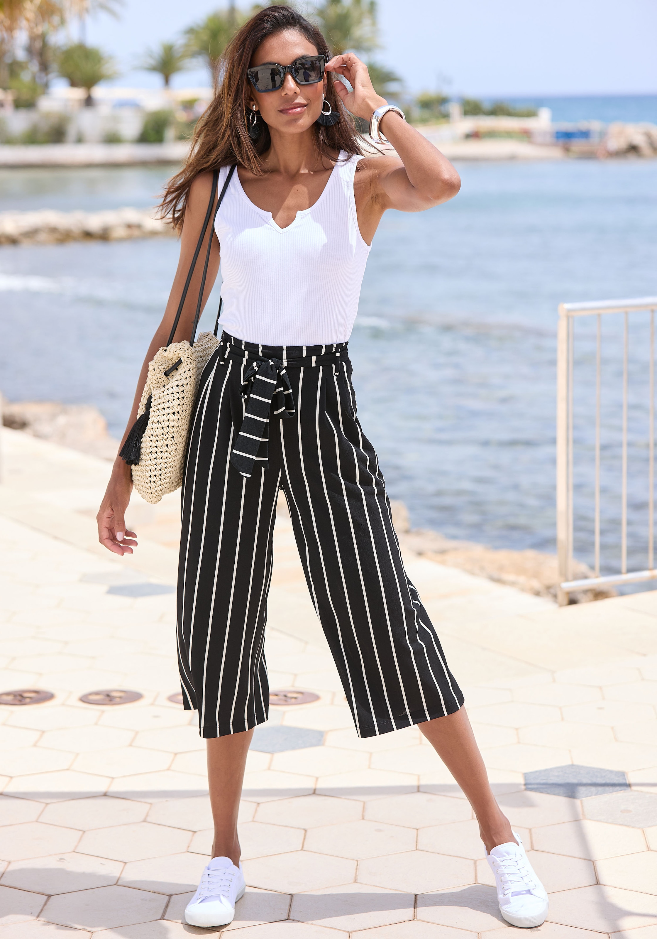 LASCANA Ripptanktop , mit kleinem V-Ausschnitt, figurbetontes Damentop, Basic