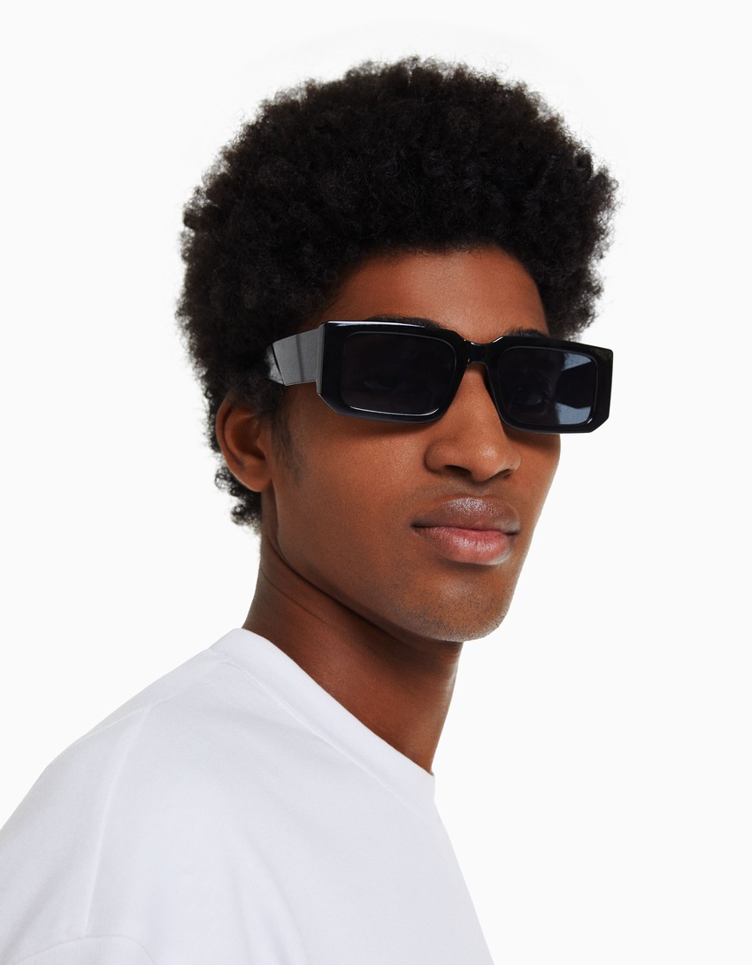 Óculos de sol com detalhes em relevo