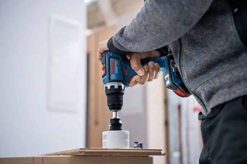BOSCH COMBI-KIT 4 18V TOOLS: GSR 18V-90C + GWS 18V-15 PSC + GKM 18V-50 + GGS 18V-23 PLC + 1 4.0 AH BATTERY (PROCORE) + 2 5.5 AH BATTERIES (PROCORE) + GAL 1880CV (L) PROFESSIONAL