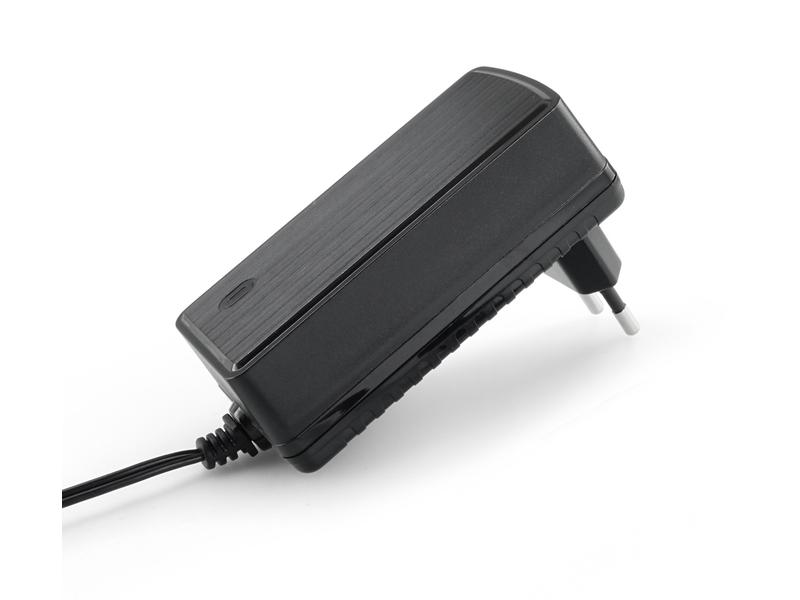 Alpha Elettronica Steckernetzteil 39.6 W, 12 V Schaltnetzteil mit festem Stecker