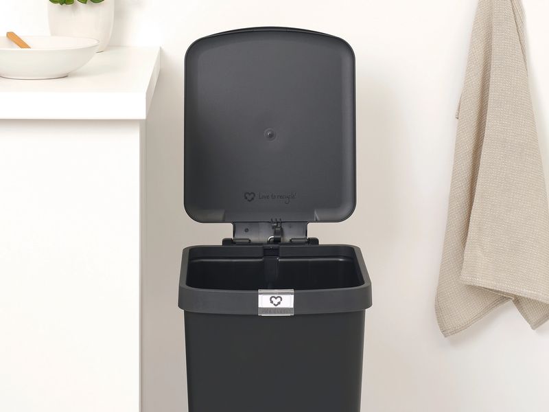Brabantia Recyclingbehälter StepUp 25 l, Dunkelgrau Treteimer für Recycling Materialien