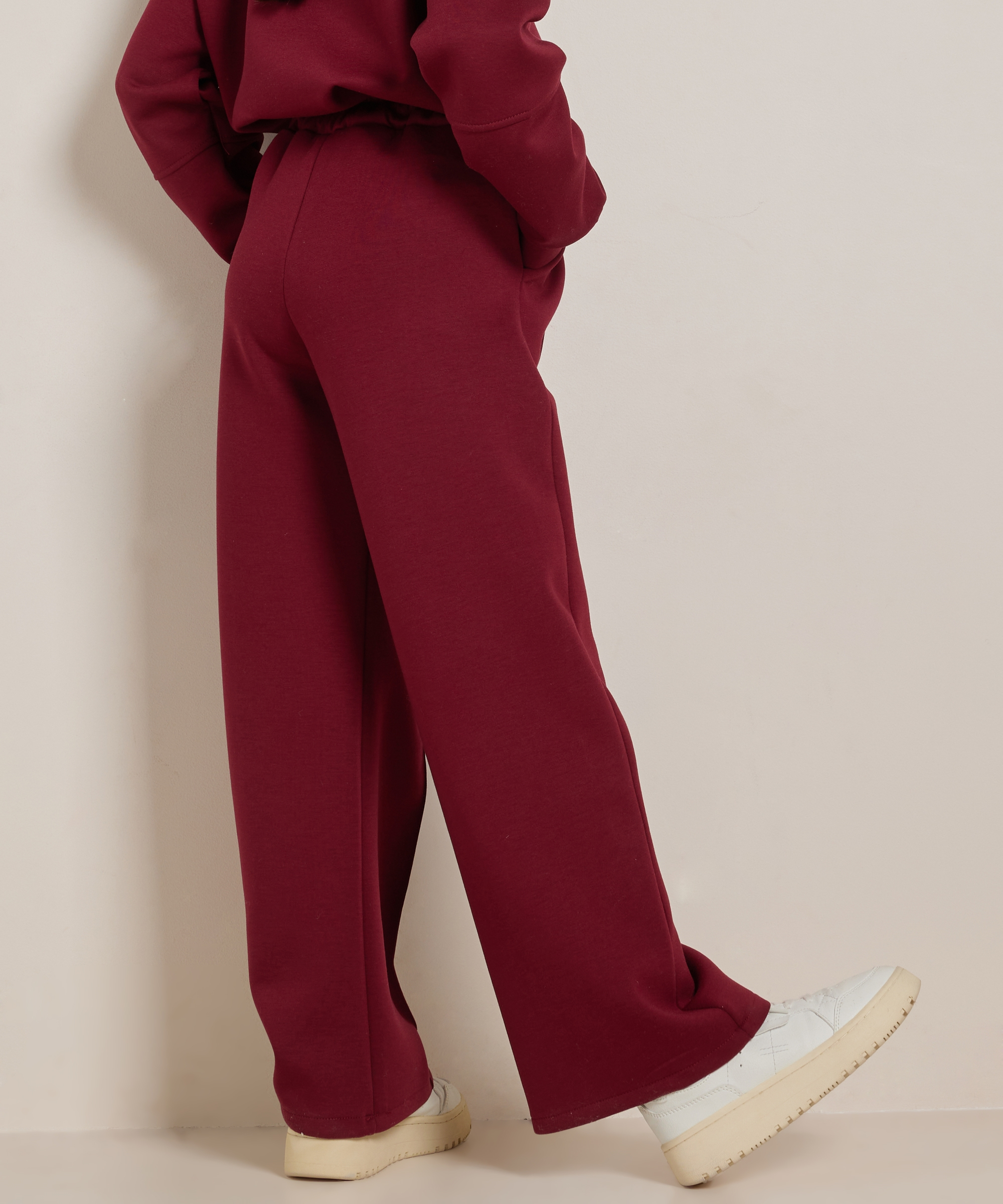 wide fit broek met label