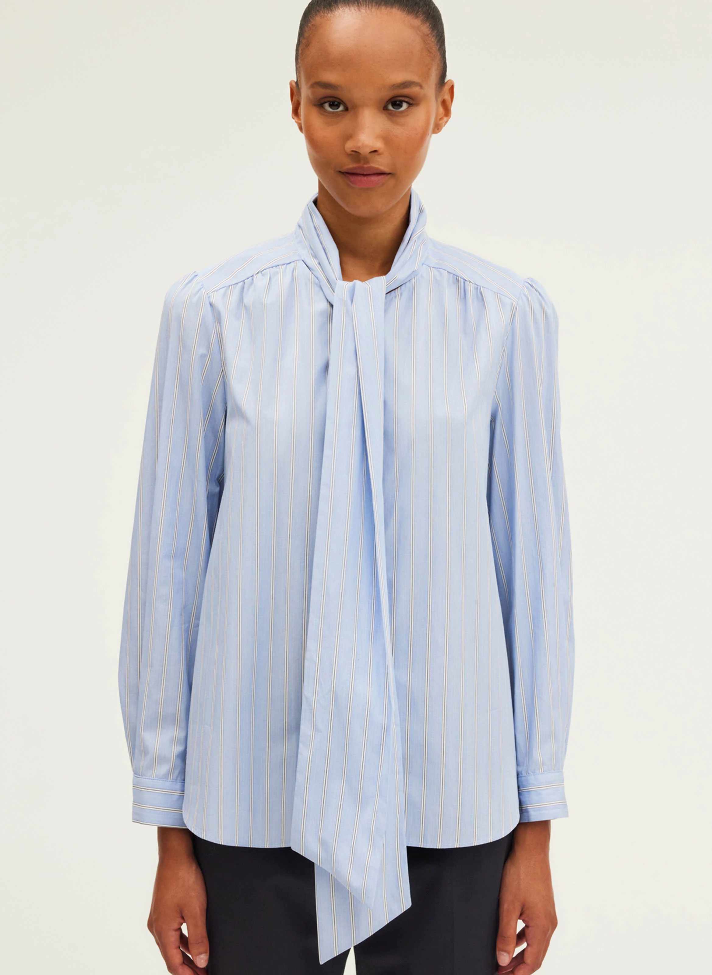 BAGATELLE - Chemise rayée à col lavallière en coton | Bleu