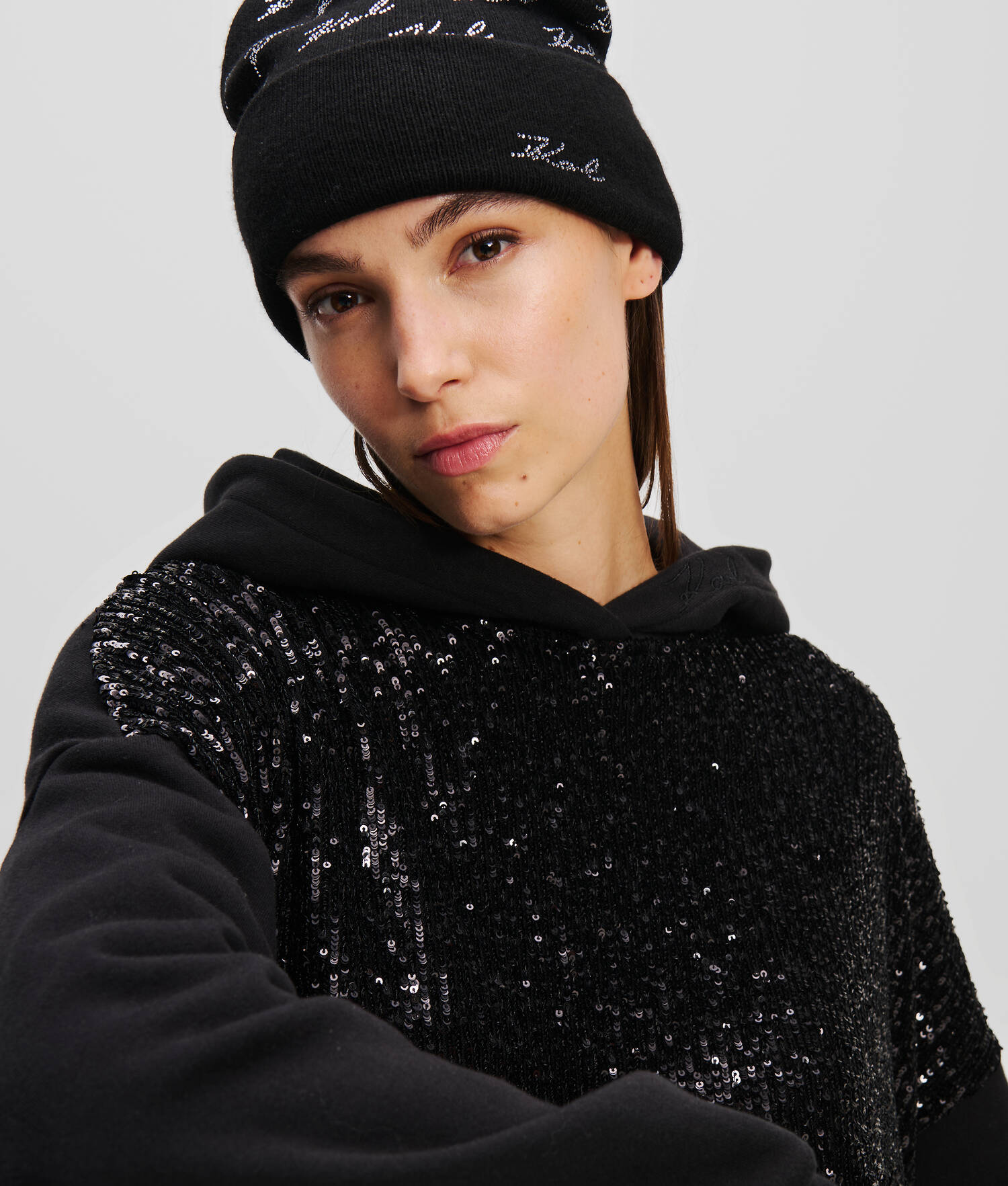 SWEAT À CAPUCHE À SEQUINS