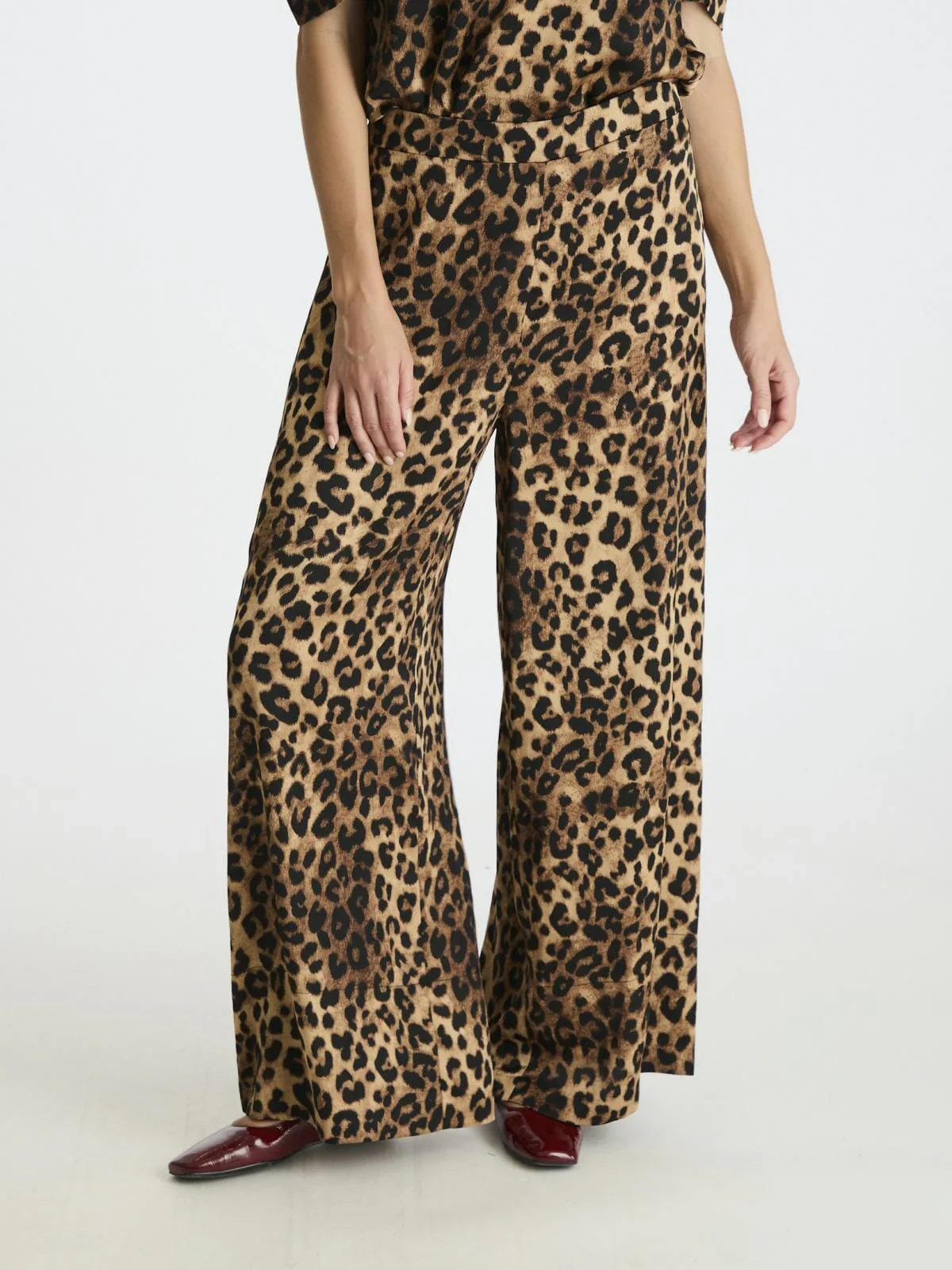 Neo Noir Avie Leo Pants