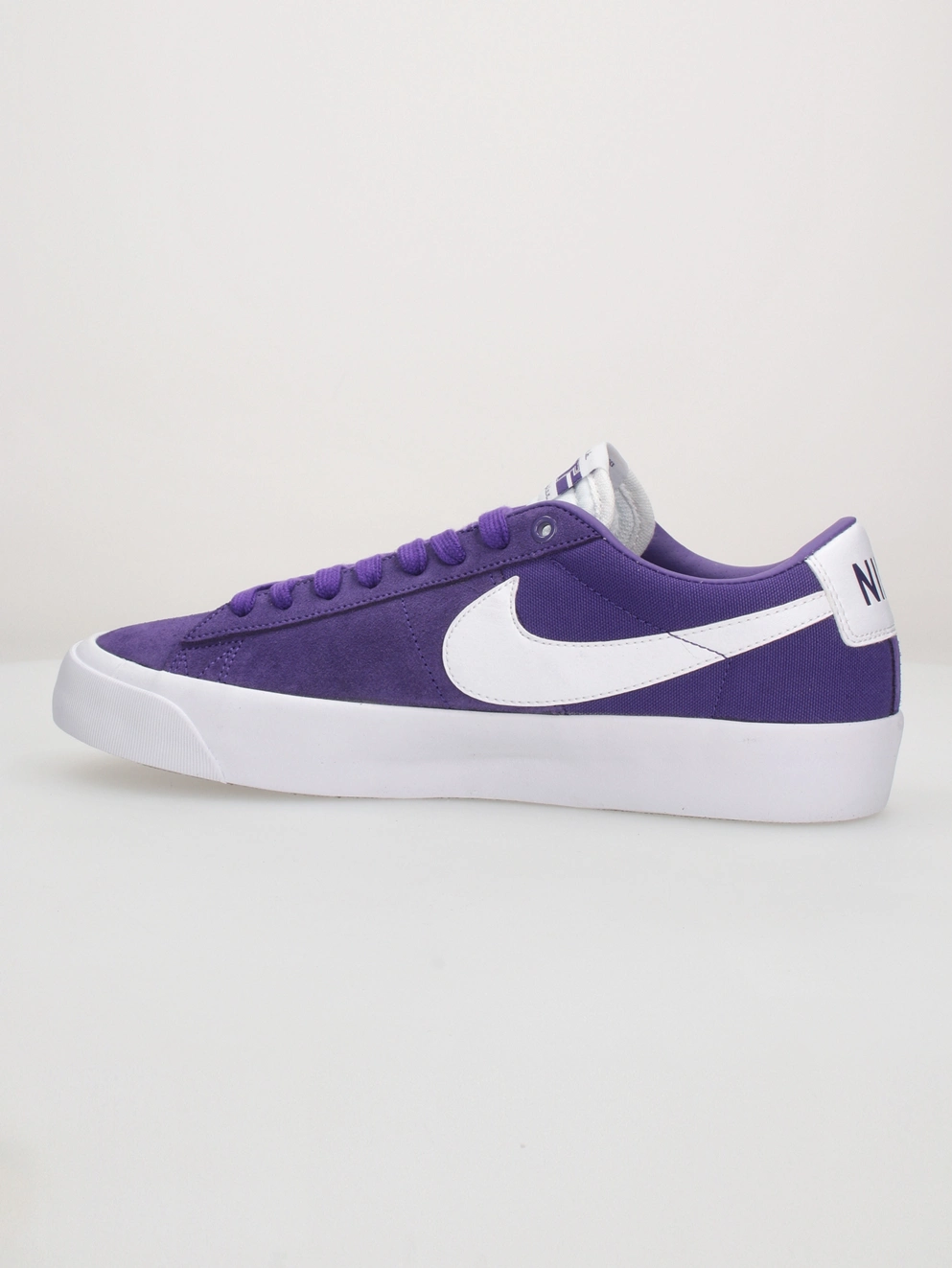 Nike SB Zoom Blazer Low Pro Gt Skate Shoes court purple/white/court