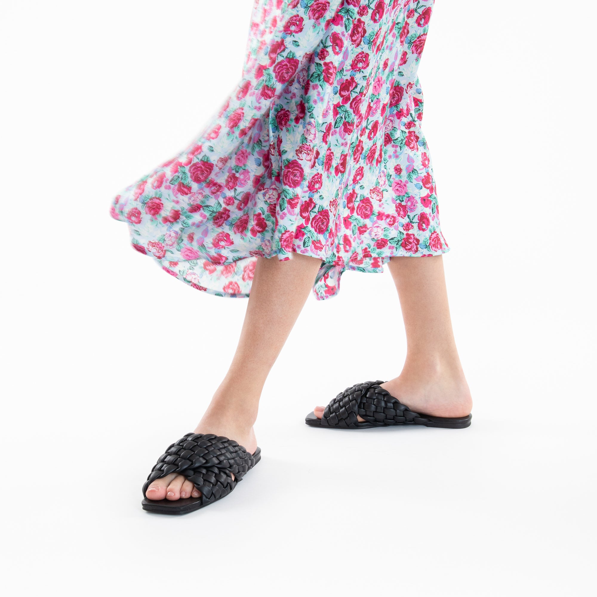 Sandales plates-Mules Lillianna noires à larges brides tressées croisées
