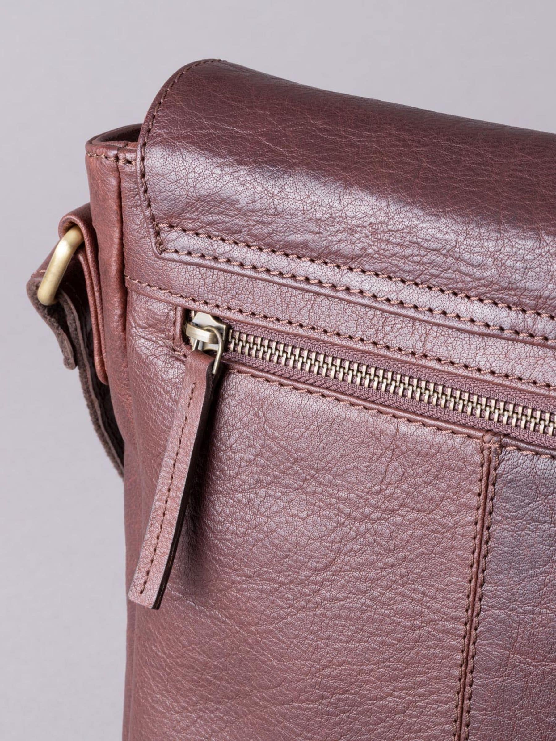 Bruin - Lakeland Leather Keswick messenger bag, medium