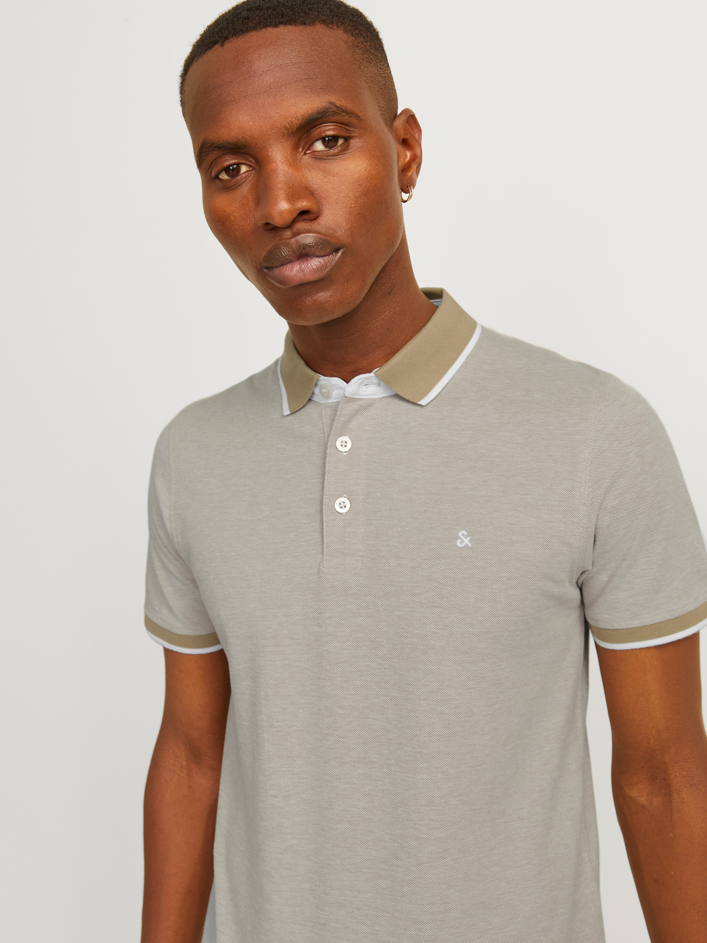 Jack & Jones Poloshirt »JJEPAULOS Slim Fit, sportlich-elegant, mit Stickerei und Knopfleiste«, 2 Stk. unifarben, modisch, slim fit, Baumwolle, Polokragen