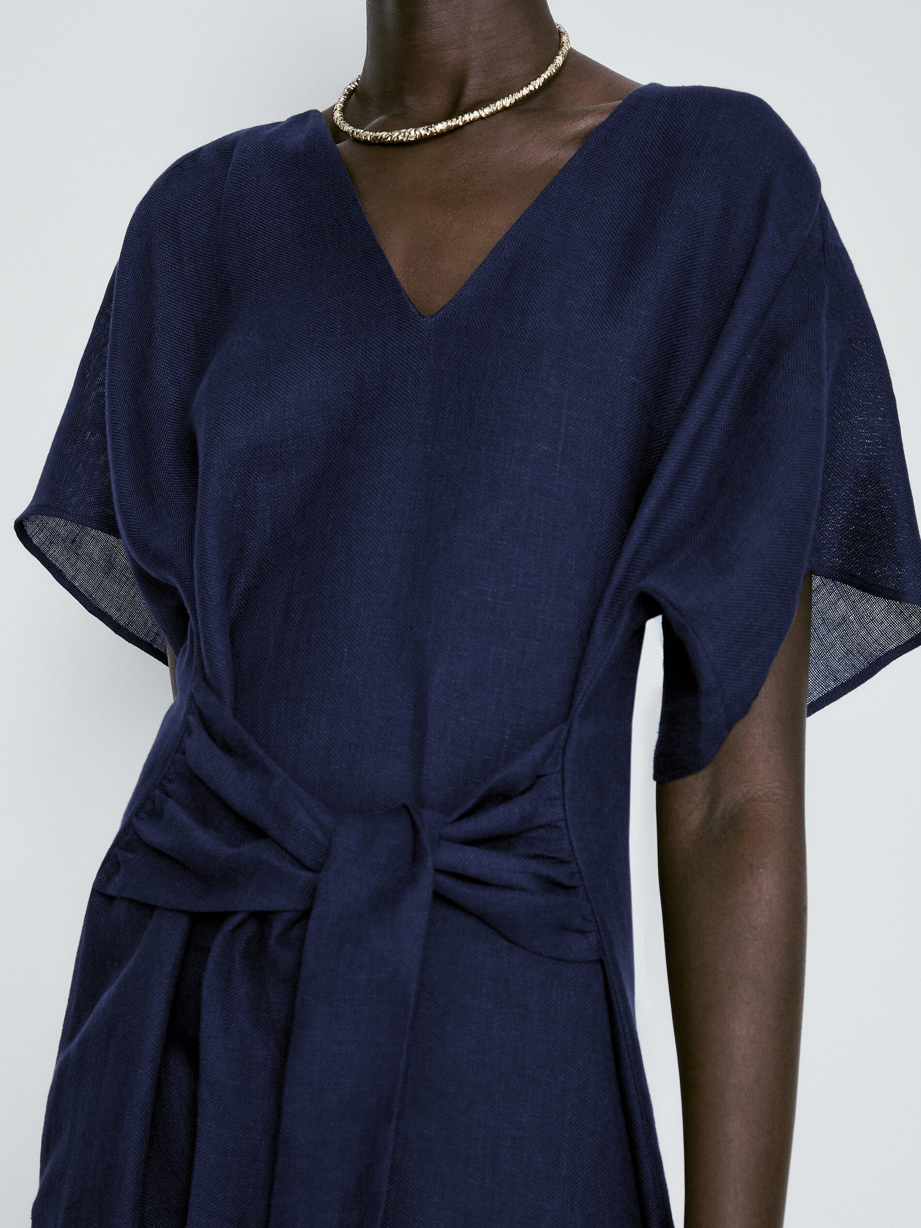 Vestido midi de linho com amarração - AZUL