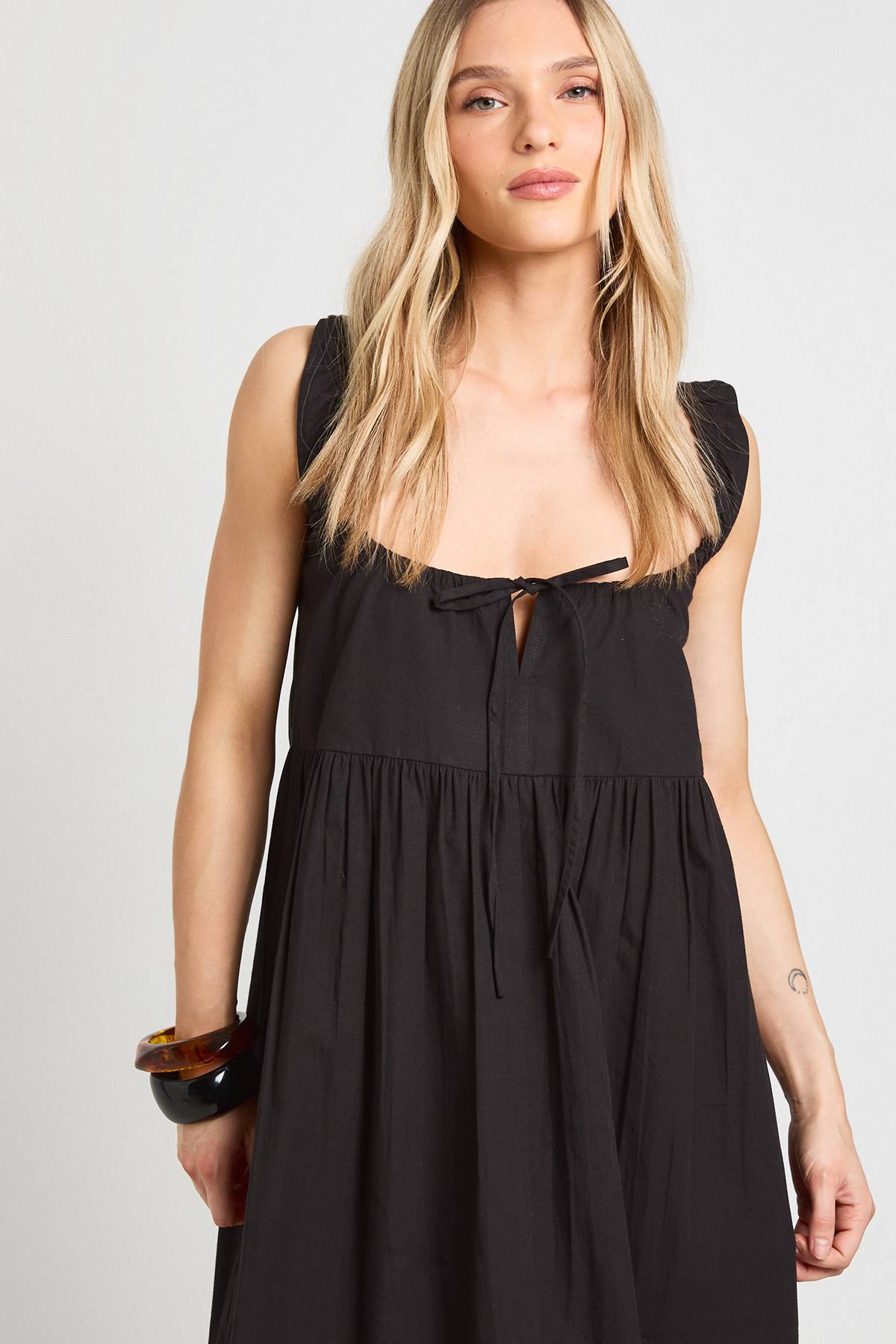 boohoo Robe Longue Smock Petite Avec Détail Nœud Devant