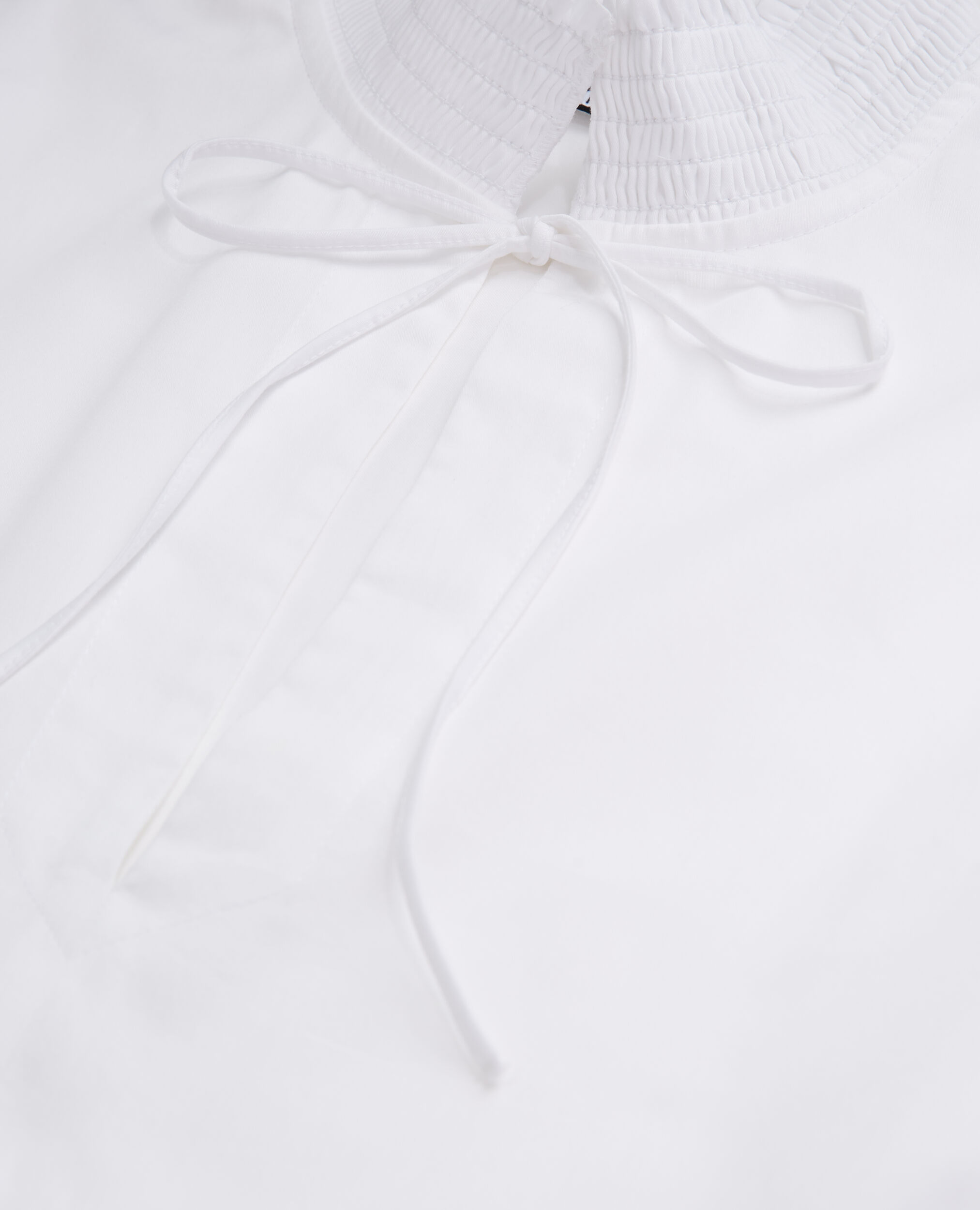 Robe longue blanche avec broderie Anglaise