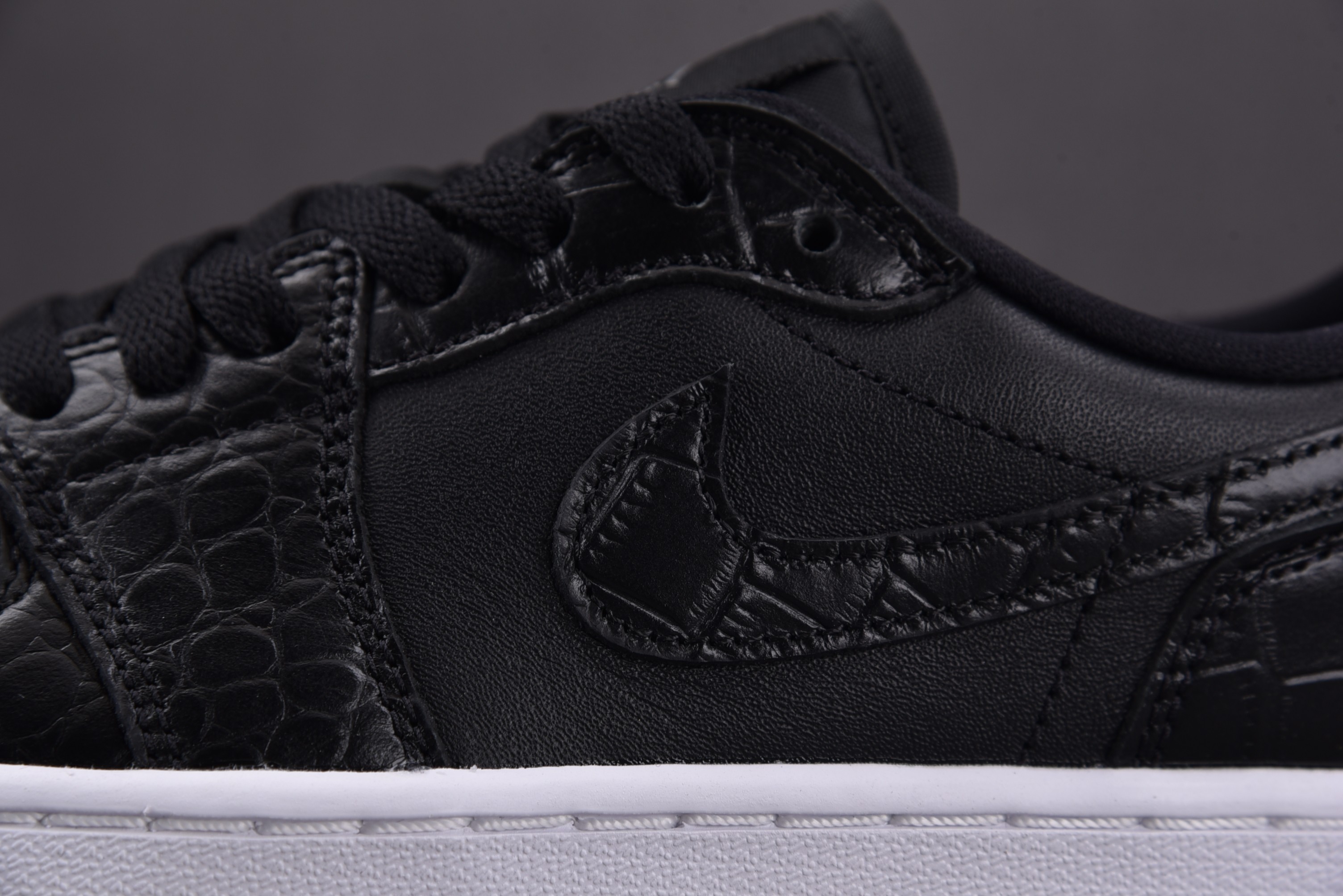 Jordan 1 Retro Low Golf Black Croc