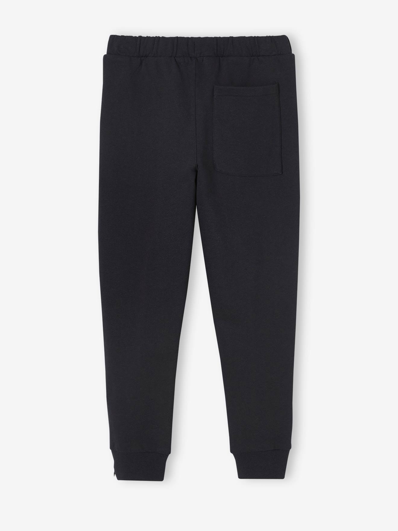 Calça de moletom esportiva preta com zíper na barra e bolsos laterais para meninos