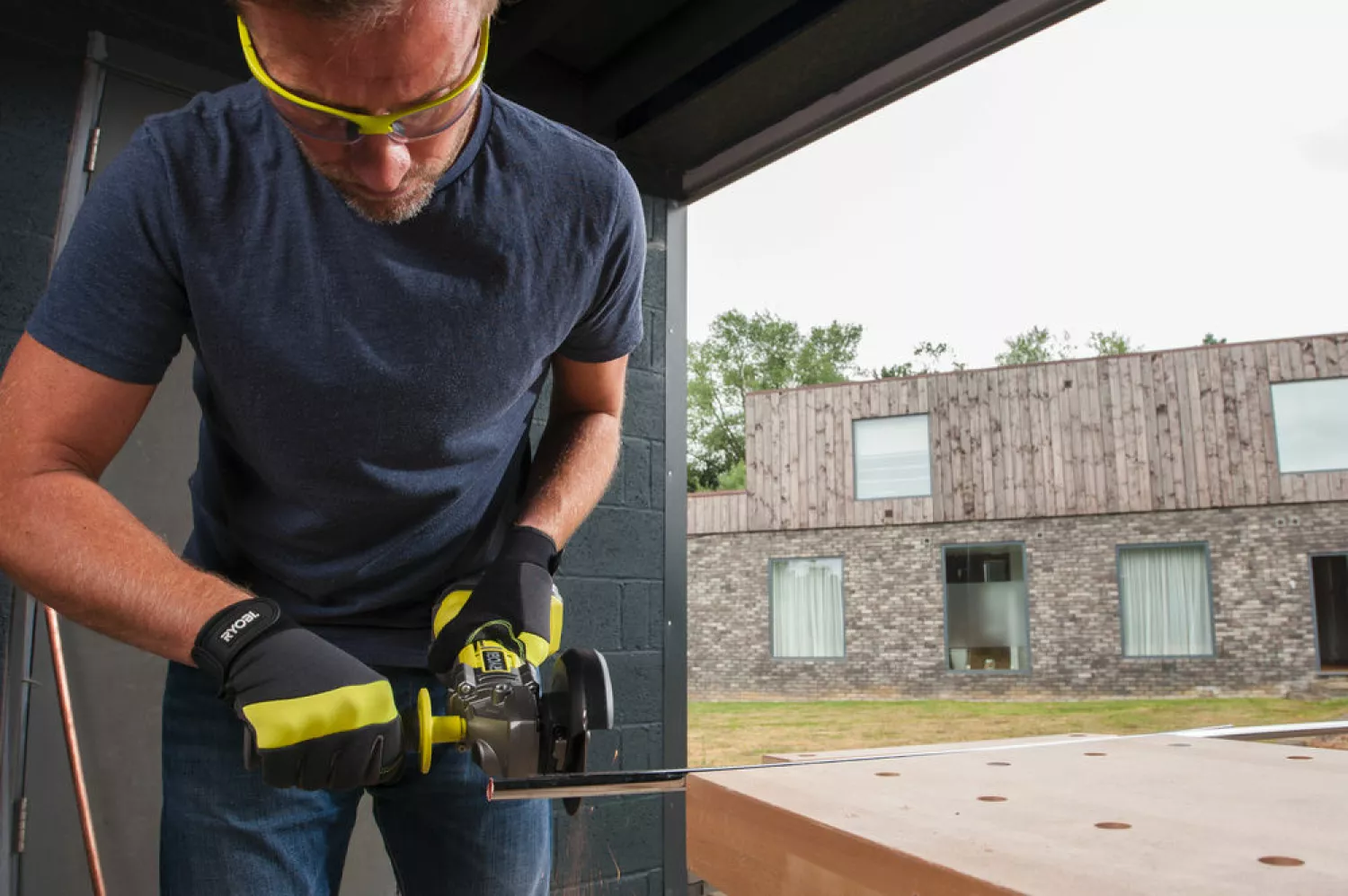 Ryobi R18AG7-0 ONE  18V Li-Ion accu haakse slijper body - 125mm - koolborstelloos