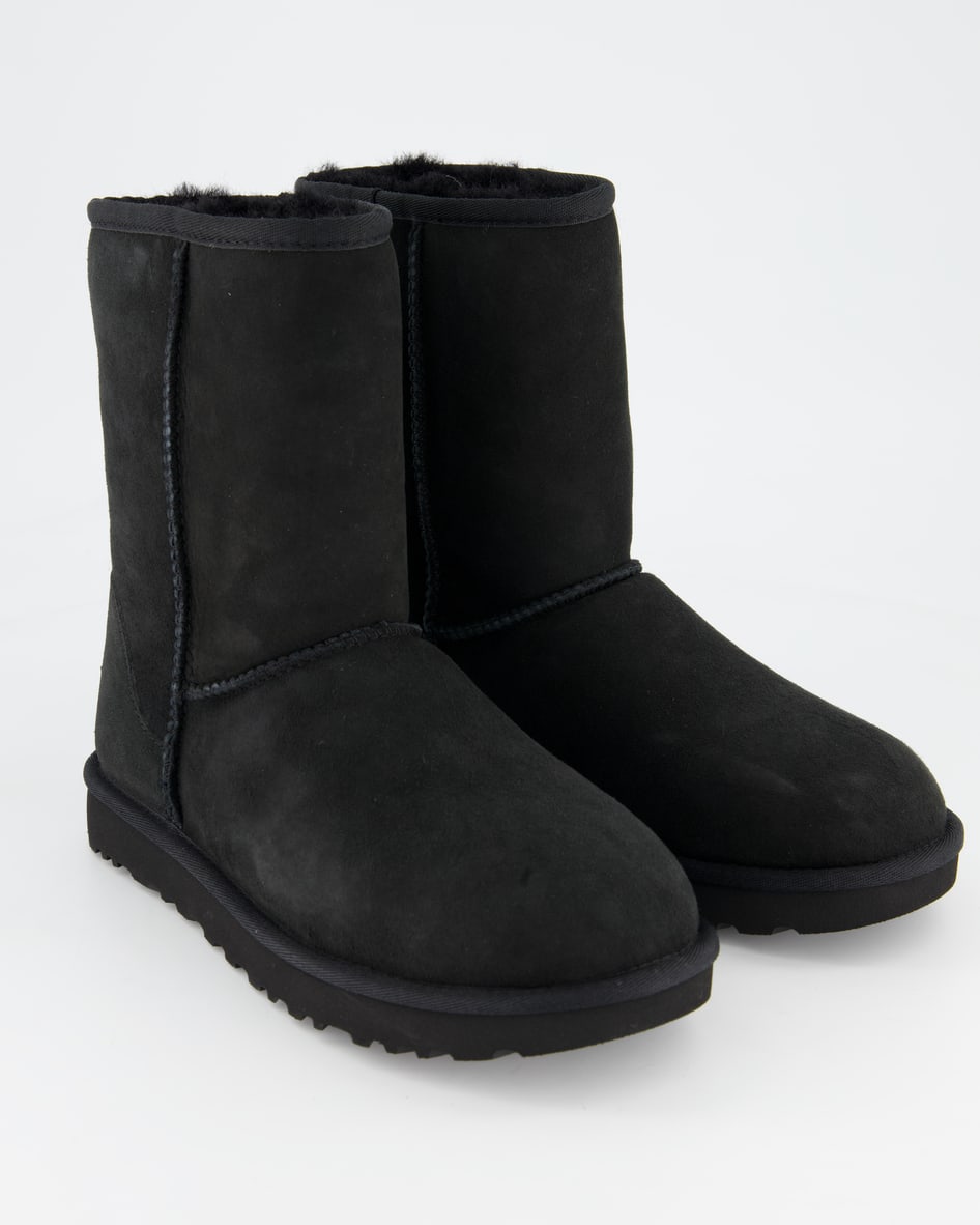 UGG Classic Short Winterschuhe in Schwarz