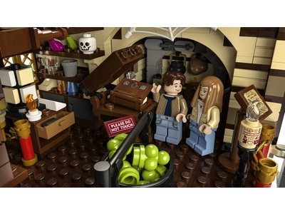 LEGO Disney Hocus Pocus: het huisje van de Sanderson-zussen (21341)