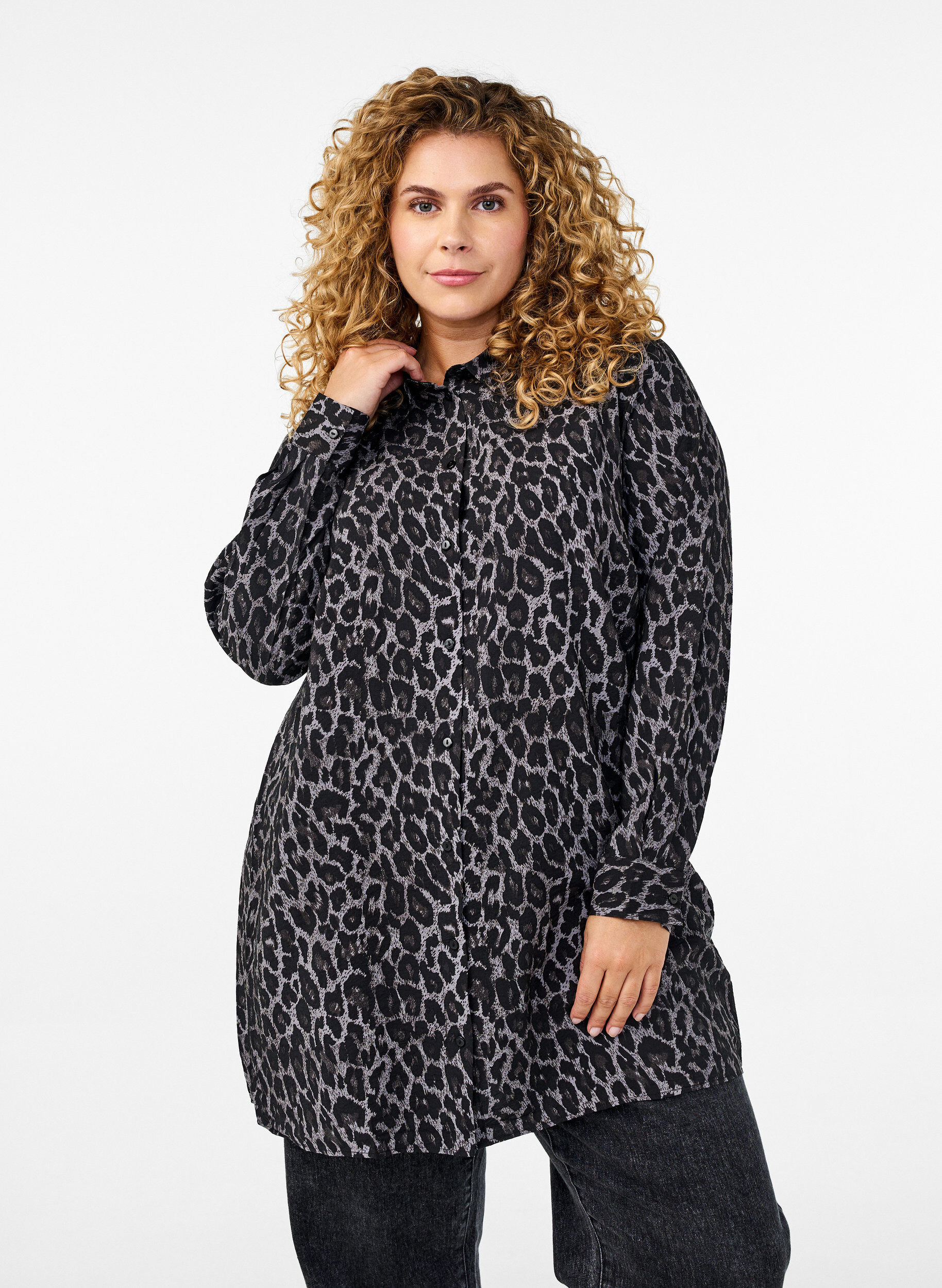 Lang skjorte med leopardprint