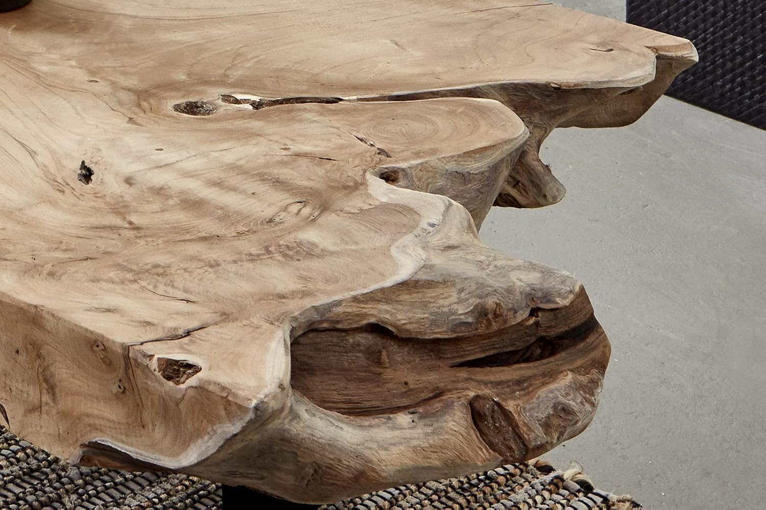 SAM Couchtisch Ibiza, Beistelltisch aus Wurzelholz, Teakholz massiv + naturbelassen, Sofatisch mit Metallbeinen schwarz, 110 x 60 x 40 cm