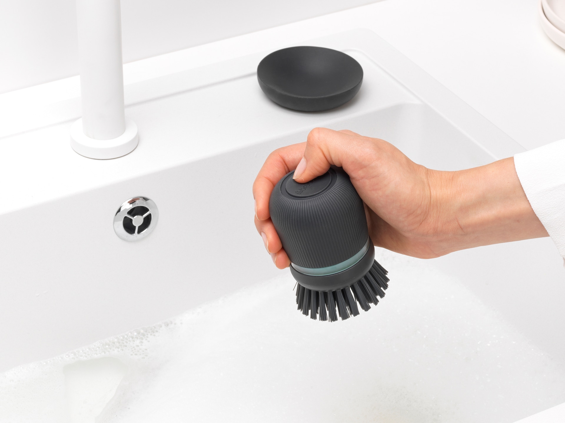 brabantia Spülmittelspendende Geschirrbürste SINKSIDE Dark Grey